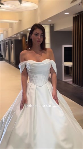 Before the show VS on the catwalk. 😍🤍 Heb jij jouw droomjurk op de catwalk gespot tijdens onze Weddingsshow? Laat het ons weten in de comments. 💌 #trouwjurk #bridetobe #weddingdressinspo #catwalk #rotterdam | Weddings