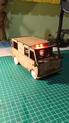 Construyendo una ambulancia LED con Arduino y 3D