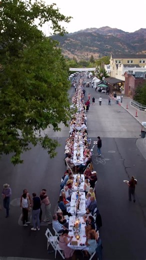 Scenes from the Calistoga Harvest Table 🍇✨ You know where to find the full video 👀 An entire table stretching down Lincoln Avenue filled with local food, wine and community. The energy was amazing. Great people, amazing chefs and that small-town Wine Country feel that makes Calistoga special. This event only happens once a year and it’s one of the most beautiful nights in Napa Valley. | No Chill Mustafa