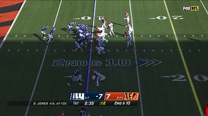 Wayne Gallman pushes the pile for strong 13-yard run