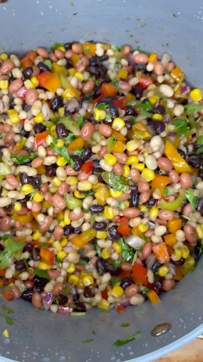 ENSALADA DE GRANOS -Cocinando a mi manera ‼️‼️ ❤️youtube: cocina con gonxalex INGREDIENTES: Habichuelas rosa Habichuelas blanca Habichuelas negras Maiz vinagre balsamico Aceite olive Cilantro Pimientos Cebolla lila Sal Pimienta azucar | Gonxxalex