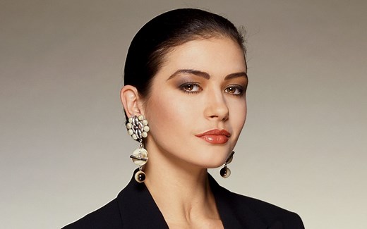 “狂野玫瑰”凯瑟琳·泽塔-琼斯的颜值变化，集性感、狂野和东方古典端庄于一身，风华绝代