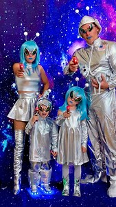2K views | ⬇️‼️FAMILY HALLOWEEN COSTUME IDEAS •  PART 5: Space Aliens • stay tuned for our next set of costumes ideas from over the years. ✨@thelindsayann for more Halloween fun! . . . . #diyhalloween #easyhalloweencostumes #familycostumes #halloweenideas #groupcostume #halloweencostumes #halloweencostumeideas #aliencostume | The Lindsay Ann | Facebook