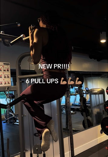 she’s getting strongeeerrrrrrrrr 😌 #fitness #pullups