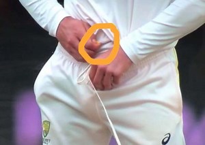 Watch: Cameron Bancroft hides 'mystery object', comes under scrutiny for possible ball tampering