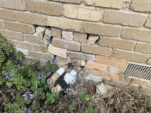 How to repair a brick wall?