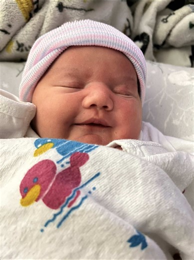 I think my favorite phase is definitely the newborn phase but a toddler saying “mama”, giving kisses, and running to you with a big smile to give you a hug is a phase that is runner up! 💙 #boylove #fyp #foryoupage #baby #love