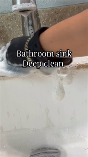 Jesskeepcleaning on Instagram: "Bathroom sink deep clean #cleaning #cleaningmotivation #asmrcleaning #satisfyingclean #clean #cleanwithme #clean #cleaningtips #oddlysatisfying #cleaninghacks"
