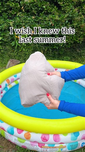348K views · 547 reactions | ⛱️ Use a fitted sheet to cover and keep kiddie pools clean! #pool #momlife #hellosummer #tipsandtricks #lifehack | Jeff & Lauren | Facebook