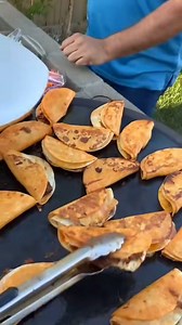 Tarde de taquitos😋😋 #fyp #parati #tacosdebirria #quesabirria (la receta de la birria ya está en mi página) | Cocinando Con Raquel