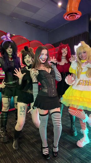 can you tell i love this transition… BUT HAPPY DAY 12 OF 31 @ramie @gen 🍓 @KEA @kennakins67 #halloween #costumeideas #fivenightsatfreddys #fnaf #marionette