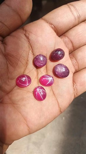 Natural Star Ruby vs Synthetic Star Ruby 💎 | Difference, Benefits & Price | Bisharo Gems https://wa.me/916291432603 നമ്മുടെ കൈയിൽ കാണുന്നത് നാച്ചുറൽ സ്റ്റാർ റൂബിയും സിന്തറ്റിക്ക് സ്റ്റാർ റൂബിയും ആണ്. രണ്ടും മനോഹരമായ സ്റ്റോൺസ് ആണെങ്കിലും തമ്മിൽ വലിയ വ്യത്യാസങ്ങൾ ഉണ്ട്. 🌟 Natural Star Ruby ✔️ അപൂർവ്വം ✔️ മുതലായ ഊർജ്ജപ്രഭാവം ✔️ നാച്ചുറൽ ഗ്ലോയും ആസ്ട്രിസം സ്റ്റാറും ✔️ ആത്മവിശ്വാസം, ധൈര്യം, ആകർഷണം വർദ്ധിപ്പിക്കുന്നു 🌟 Synthetic Star Ruby ✔️ ബജറ്റ് ഫ്രണ്ട്ലി ✔️ ലുക്കിലും കളറിലും മനോഹരം ✔️ സ്റ്റാർ ഇ