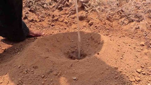 Building a Mud House by Hand, the Ancient Way