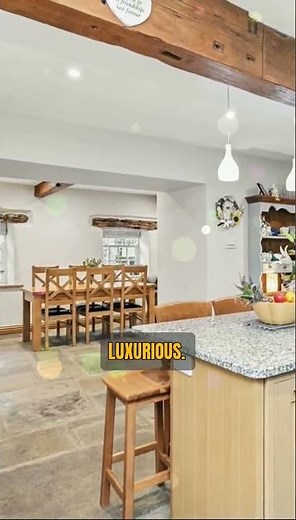 🍴 What makes a rustic kitchen irresistible? 🏡✨