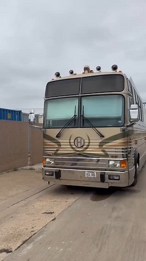 ▶ 1996 Prevost Vantare XL45 Non Slide Motorhome For Sale in Dallas, TX | 45FT | Detroit Diesel Series 60 | Allison 6-Speed | 250K mi - Current price, more pics and info at the full ad on our website (link in bio) #prevostvantare #prevostxl45 #prevostcoach #prevostmotorhome #prevostrv | Prevost RV For Sale
