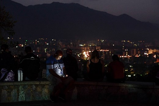¿Por qué ocurrió el apagón nacional que provocó el caos en Venezuela? Los expertos explican