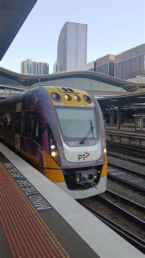 TRANSPORT MELBOURNE VIC AUSTRALIA / TRAINS V - LINE