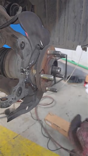 wheel stud replacement guide #automotive #mechanic #usa🇺🇸 240 | HendrixOfficia