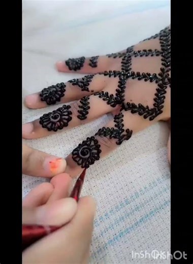 Simple and beautiful Back hand mehndi design for kids 💞🥰 #mehndibyUA