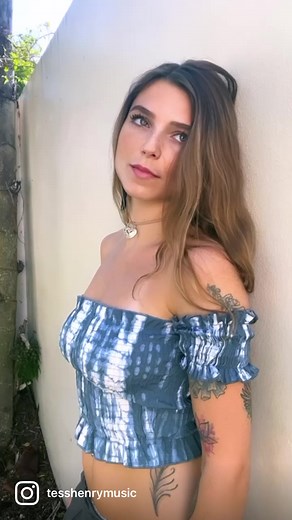 One week until my debut single 'Starseed' is out and I'm over the moon about it. I truly think every person will be able to feel this song on a soul level. It's about what it is to be human and all the questions and longing for a higher purpose that comes with being human. It's truly a blessing to be able to share this with you guys. NEXT FRIDAY ITS ALL YOURS ✨⚡️💚🦋 #starseed #singer #singersongwriter #musician #songrelease #newmusicfriday #newmusicalert #newartist #originalmusic #debutsingle #