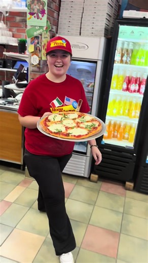 🍕✨ Roma Pizza Deltona in action! Fresh pizza to the table… hot orders flying out the door… THIS is how we do it every single day! 💨🔥 From our kitchen to your home — fast, fresh, and full of Italian flavor 🇮🇹❤️ Thank you Deltona for keeping us BUSY! 🙌 #RomaPizzaDeltona #BestPizza2025 #FoodTok #DeltonaEats #italianfood