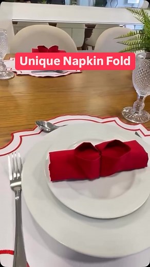 A unique napkin fold for your tablescape. Connie Duglin Linen is a nationwide linen rental service turning dreams into unforgettable experiences. | Connie Duglin Linen Rental