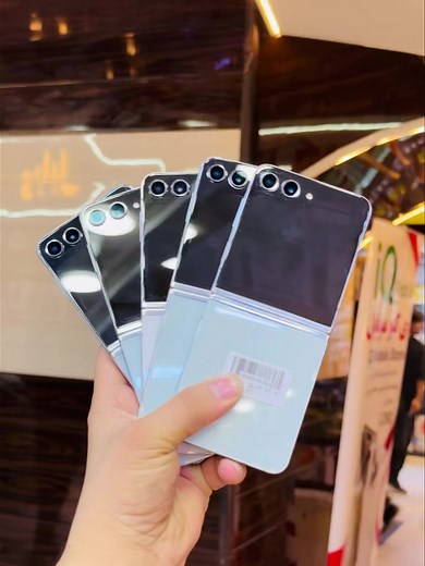 8.4K views · 67 reactions | استاک جدید سمسونگ گلگسی FLIP 5 با تخفیف ویژه • به قیمت - 249$ دالر | IQ Mobile آی کیو موبایل | Facebook