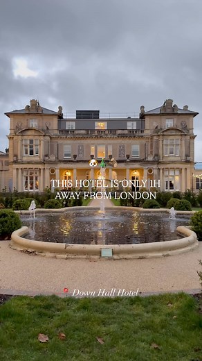 This beautiful hotel is only 1h away from London! ✨ the newly refurbished @down_hall hotel makes for the perfect weekend escape if you are looking for a cosy festive stay 🎄🥰 we loved the quintessentially British Xmas afternoon tea by the Christmas tree (Santa even stopped by to say hello!), the beautiful woodland where @piccolothetoypoo had the best time, and our cosy dinner made with locally sourced ingredients 🍴 The staff was so attentive and accommodating, making it no surprise that Down H
