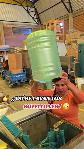 “Tutorial extremo: cómo lavar un botellón sin sufrir ni un segundo 😎💦”) Dicen que lavar botellones es pesado…? Nosotros también lo creíamos 🤡 PARE DE SUFRIR🤭🤭 Paso 1: abrir la máquina Paso 2: meter el botellón Paso 3: cerrar… y listo 😱✨ Así de simple, así de rápido, así de divertido. Si lavar botellones fuera un deporte, esto sería trampa legal 😌💧 Disponible de lunes a viernes. Contacto:☎️ ➕ cinco-nueve-uno | siete-dos-dos | treinta-seis | uno-dos-cuatro👈 #BotellonesClean #SatisfyingPro