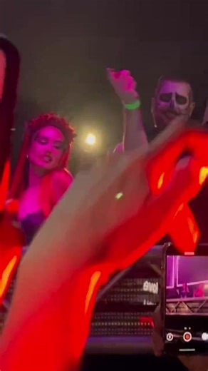 20K views · 1.6K reactions | Demi Lovato fantasiada como “Hera Venenosa” dançando ao som de “Cool for the Summer”, durante a festa GAG Halloween, em Los Angeles, nesta quinta (31). | Demi Brasil | Facebook