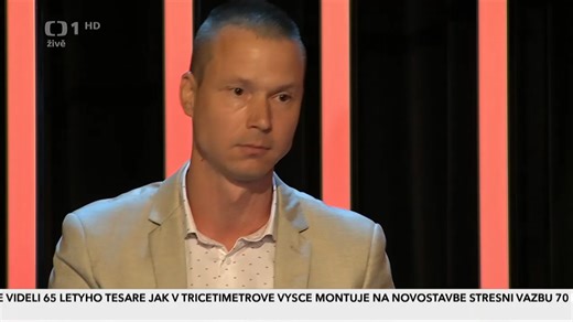 👉 ,,Vždyť je to nesmysl a co ona (zdravotní sestra) pak půjde dělat?" ptal se na další pracovní uplatnění u občanů fyzicky náročných profesí po 65 letech věku pan Tomáš Novotný – řidič MHD v Praze. 👉 ,,S tím se musíme jako společnost nějak vyrovnat," zdůraznil pan Jan Jakob /TOP 09/ – předseda poslaneckého klubu TOP 09. ℹ Pořad vysílala Česká televize ve čtvrtek 5. 6. 2025 ve 21.40 hodin na ČT1. Diskutovali: Jan Jakob /TOP 09/ – předseda poslaneckého klubu TOP 09, Aleš Juchelka /ANO/ – stínový