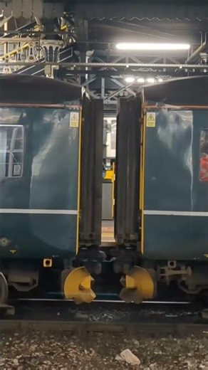 Class 150s detaching at Exeter St Davids