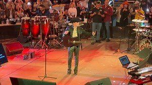 Bobby Pulido con uno de sus más grandes éxitos hoy en el Palenque de Aguascalientes ✨🤩 | Lavando Ajeno