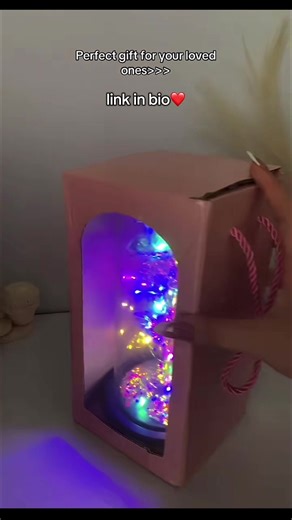 RAGAZZE, MANDATE QUESTO VIDEO AL VOSTRO RAGAZZO... SIETE ANCORA IN TEMPO! 🌹⏰ San Valentino è tra poco più di un mese e questa rosa galaxy è IL regalo che vi farà impazzire 💕✨ link in descrizione #perte #amore #sanvalentin #valentinesday #giftforher