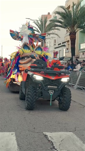Canya i Conya de Tossa es corona a la gran Rua de Carnaval de Lloret amb prop de 1.000 participants 👉🏻https://lloretgaceta.com/canya-i-conya-de-tossa-es-corona-en-una-rua-multitudinaria-amb-prop-de-1-000-participants/