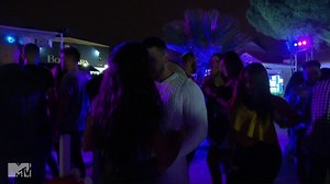 Donde Mane pone el ojo, pone la bala y nos lo demostró con este españolito que le encantó #MTVSuperShore | MTV Acapulco Shore