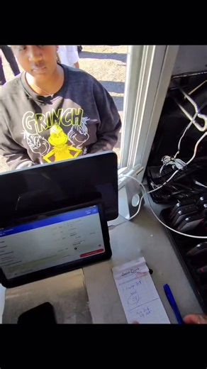 This what a Big Back look like 😭 13 wings, loaded bacon cheese fries, buttered roll… all for $20. She ordered it smooth like she already knew it was pressure. Then said, “Make it Lemon Pepper Hot.” So now we talking crispy, spicy, and disrespectful all in one box! We don’t call it a big back special for nothin🔥 I see why this special been going crazy. Real question though… Y’all want us to keep the Big Back Special or retire it? 👀 Be honest. #BigBackSpecial #LemonPepperHot #SouthernEats #Wing