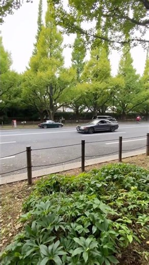 【音量注意⚠️】見て！R32GT-Rが強烈なサウンドを奏で一瞬で走り去る！🔥😼