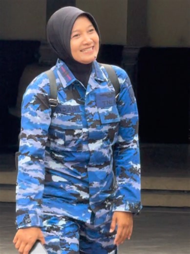 Keanggunan Tentara Cantik Lettu Indah di AAU