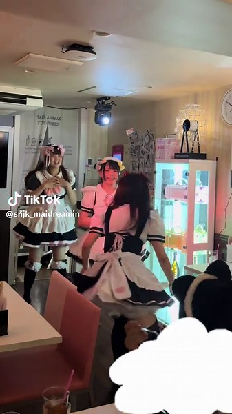 めいどりーみん名物♡メイドちゃんのオタ芸❗️ぜひ体験しに来てにゃん🐱🎀 #maidcafe #maidreamin #maid #メイド #めいどりーみん #新宿 #メイドカフェ #メイド喫茶 #メイド服 #かわいい #kawaii #萌え #메이드카페 #메이드복 #아키하바라맛집 #kawaii #japaneseculture #moe #cute #maiddress #夜パフェ #新宿グルメ #新宿カフェ #新宿メイドカフェ #新宿パフェ #新宿スイーツ #東京カフェ #SHINJUKU #オタ芸 #踊ってみた