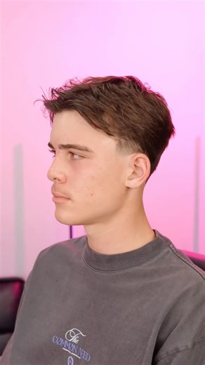 Toowoomba barber | Rylee Chicksen on Instagram: "Styling my clients straight hair to look like Reece Walsh Sea salt spray for the base using a diffuser to dry the hair in circular motions. Styling paste or a matte clay for all day hold. Emulsify (heat it up) in your palms before evenly distributing it throughout the hair. Pinch and mould into your desired shape! #barber #hairstyling #asmr"