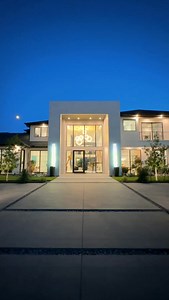 Check out the basketball court and resort style pool on this beautiful 📍Frisco, Texas build from @100million.build ! 🎥Video @fullpackagemedia #fyp #luxuryhomes #backyard #dreamhome #pool #homebuilder | Full Package Media
