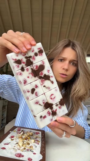 Anna on Instagram: "Making the ultimate summer snack 🍫 Start with your fave fruits, pour over some creamy coconut goodness, then drizzle that chocolate on top 🍓 Finish it off with more coconut milk + your fave toppings (nuts, granola, whatever you vibe with). Thank me later ☀️ IB: @borg_91"