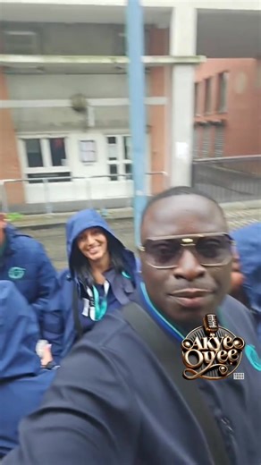 Roger Kakou, contrôleur de train (Métro) , et ses collègues vous saluent depuis la France. #akyetoujoursfort 💪 Attié Oyéee ☝️ | Attié Oyéee