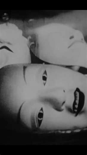 Instituto Ling on Instagram: "🎞️ 🇯🇵 Considerado uma obra-prima do cinema japonês, o filme “Uma Página de Loucura”, de Teinosuke Kinugasa, se passa em um hospital psiquiátrico e acompanha as memórias de uma mulher que enlouqueceu por causa da brutalidade do marido, um ex-combatente naval que tornou-se zelador do manicômio para poder ficar perto da esposa. 🫨 Estranho e fantasmagórico, o filme não entrega uma narrativa concreta, mas baseia-se na livre associação freudiana de imagens e flerta co