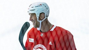 666, nebo top 10? Chára si nechá poradit od rodiny - Sport.cz