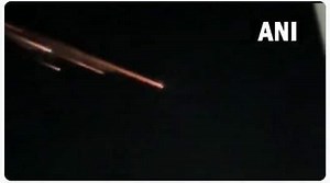 Viral Video: What Are Those Burning Objects Falling From Sky in Maharashtra, Madhya Pradesh?