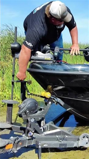 Boat Trailer Lock Clips the Speedboat in Seconds 🚤🔒