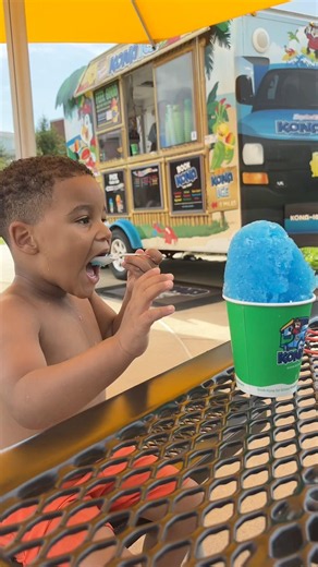 Pool Day + Mochinut 🍩 #minivlog #summer