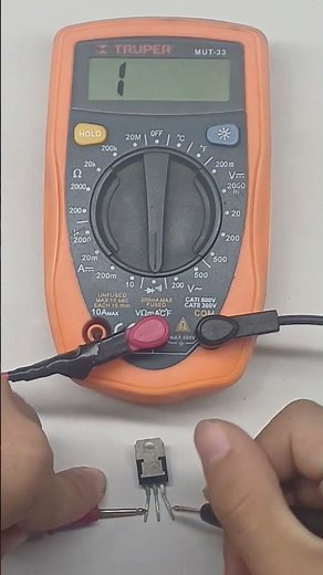 How do you identify the base, emitter, and collector of a transistor? With a multimeter 🛠️